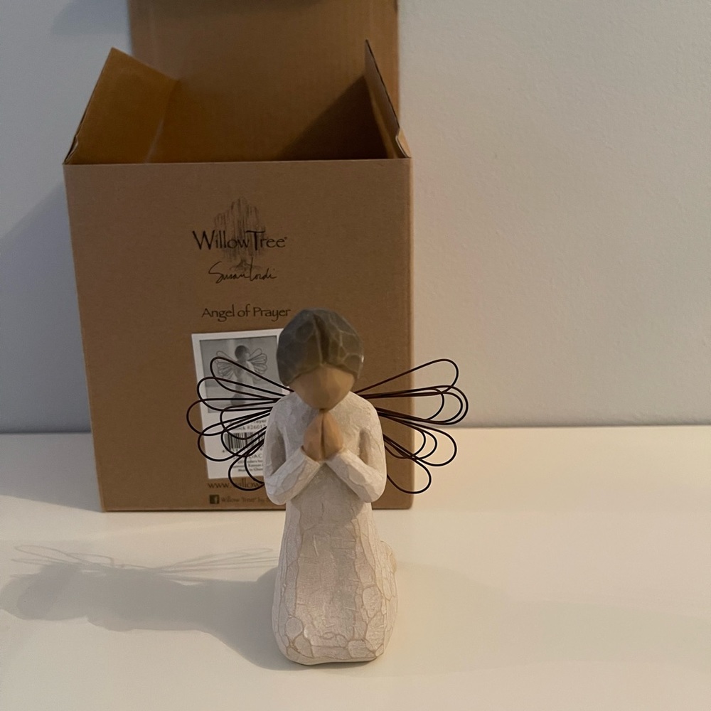 EUC Willow Tree Angel of Prayer